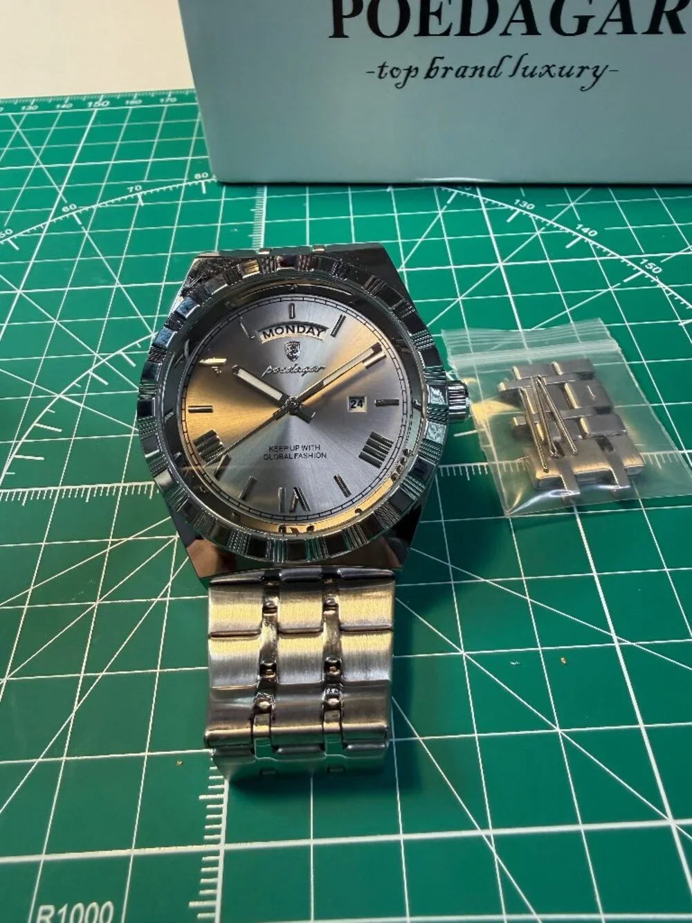 Poedagar Day Date Watch Quartz Silver Grey